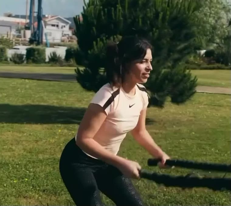 Outdoor small-group training session at Re.mov studio